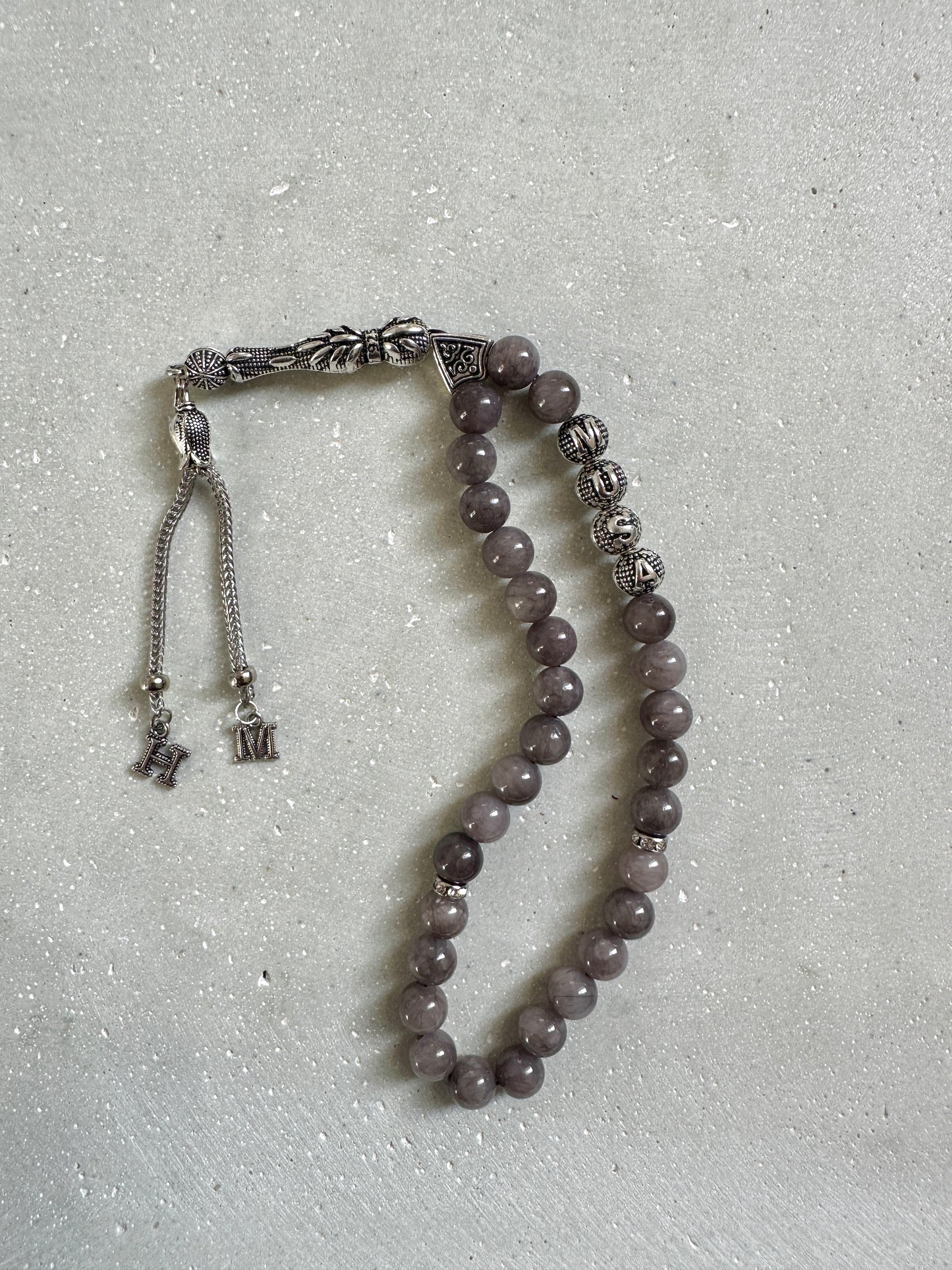 Tesbih mit Namen und Initialen aus Naturstein - Anthrazit